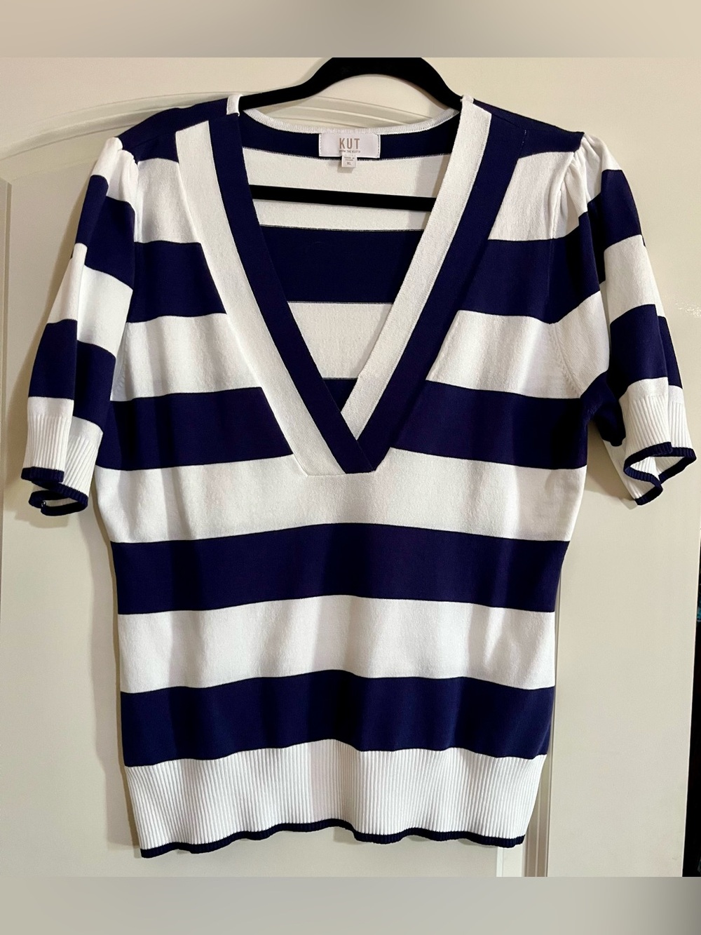 KUT from the Cloth Yona V-Neck Short Sleeve Stripe Sweater -Navy & White. NEW XL
